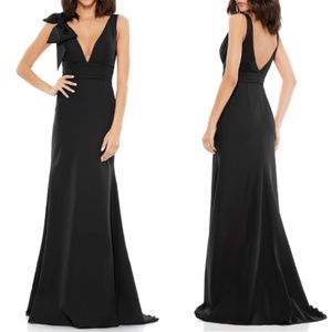 NWT Mac Duggal Plunging V-Neck Bow Shoulder Low Back Gown in Black Sz. 16